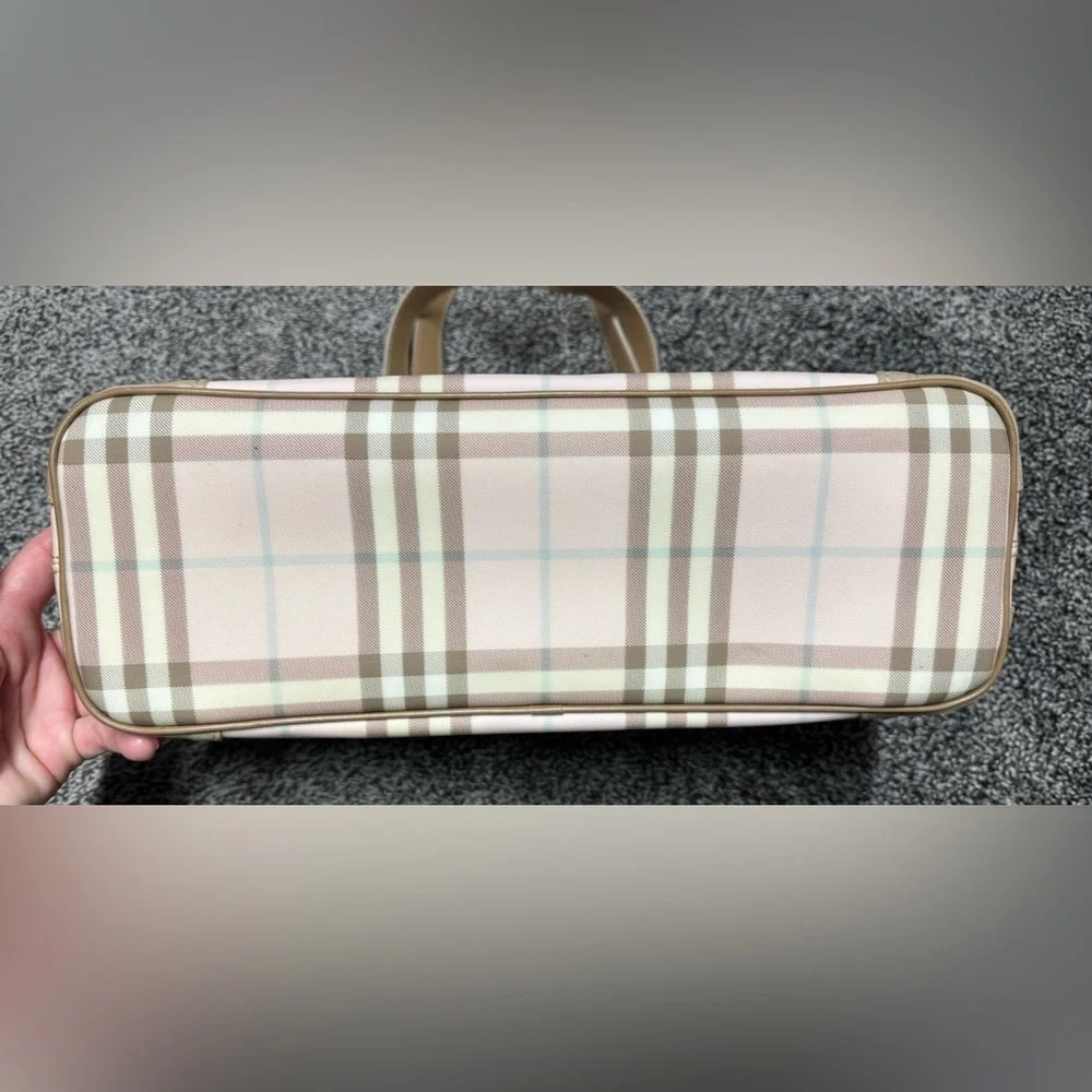 Burberry vintage pale